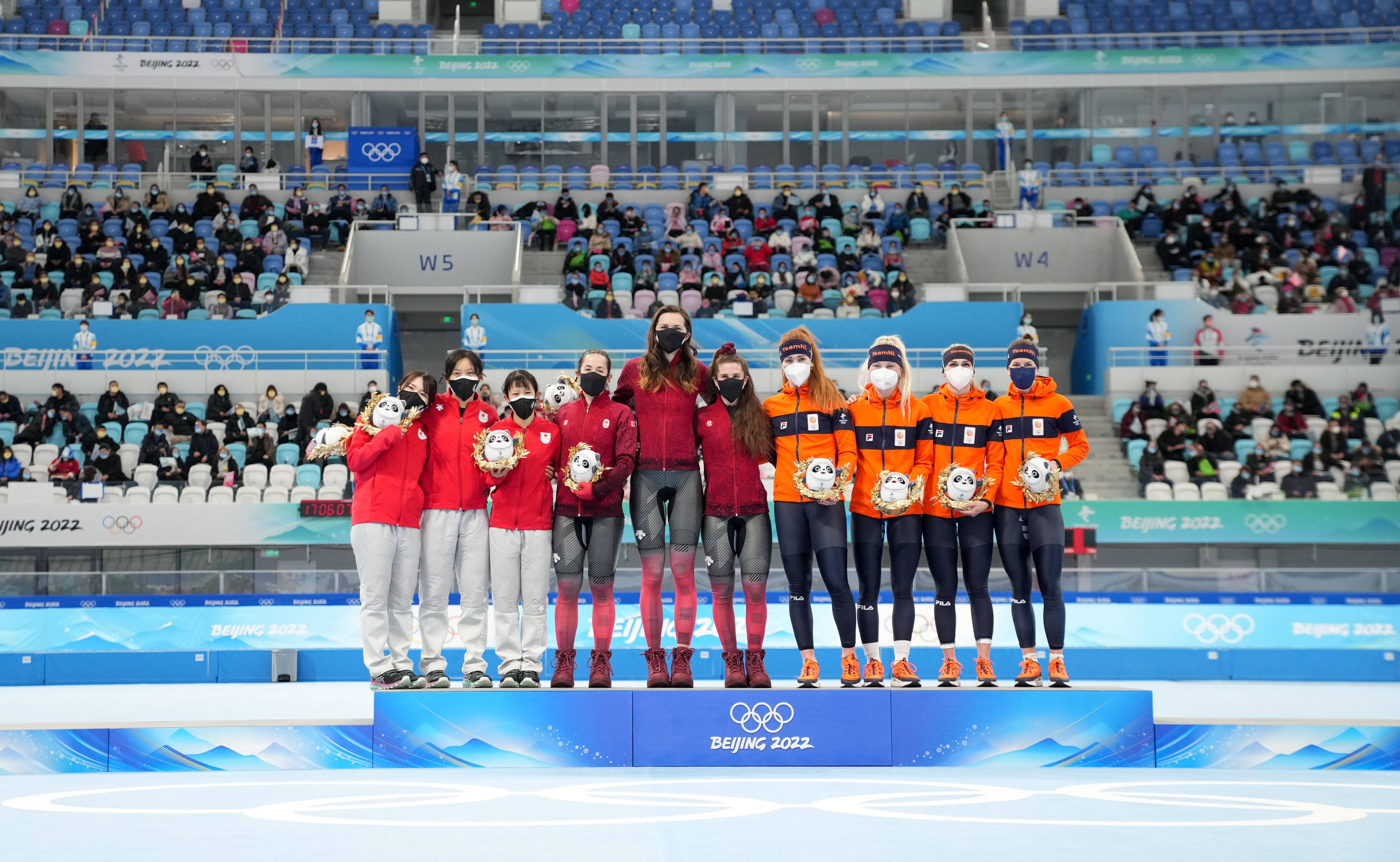 德罗巴连续五场比赛得分超过最后时刻胜出，加拿大队不断突破！的简单介绍